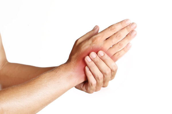 Te duele la mano o tenes alguna lesion?